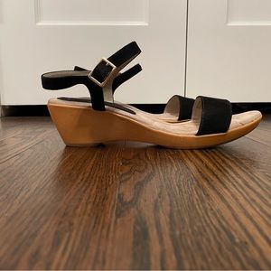 Women’s White Mountain Corky Black Suede Sandals
